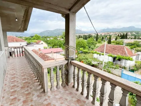 Izdavanje, dvosoban stan, 70m², Konik, Podgorica - image 2