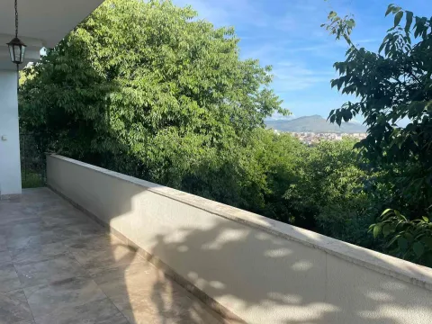 Izdavanje, jednosoban stan, 60m², Malo Brdo, Podgorica - image 3