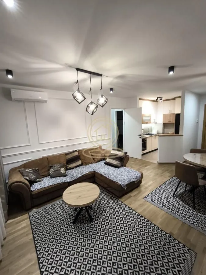 Izdavanje, trosoban stan, 60m², Južni Bulevar, Vračar Sve Podlokacije