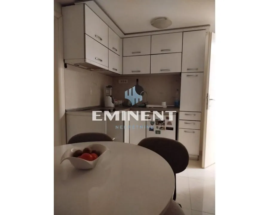 Rent, three bedroom apartment, 70m², Crveni Krst, Beograd