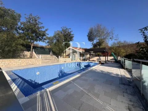 Izdavanje, kuća, 380m², Mareza, Podgorica - image 7