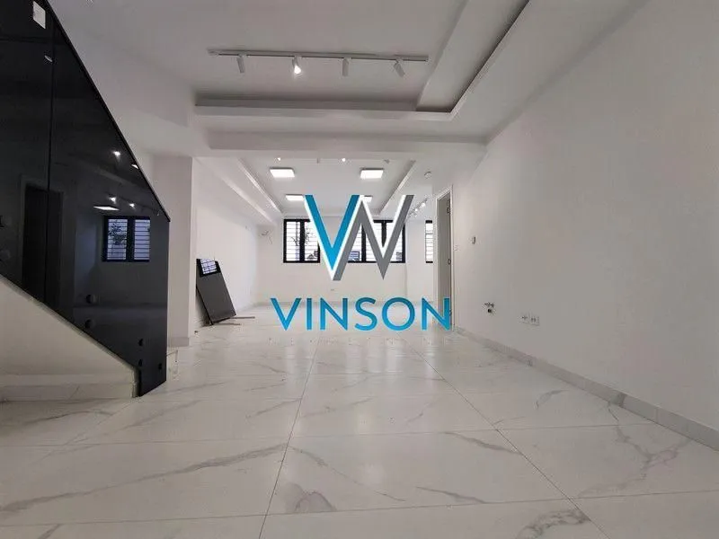 Izdavanje, poslovni prostor, 65m², Centar, Novi Sad