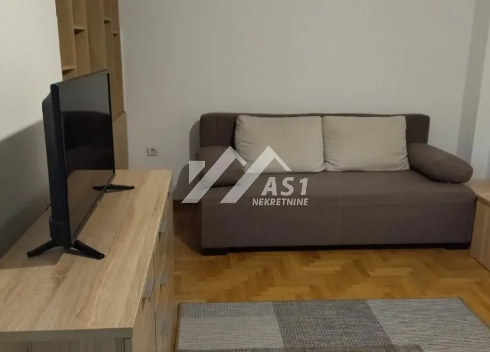 Izdavanje, stan, 30m², Centar, Novi Sad