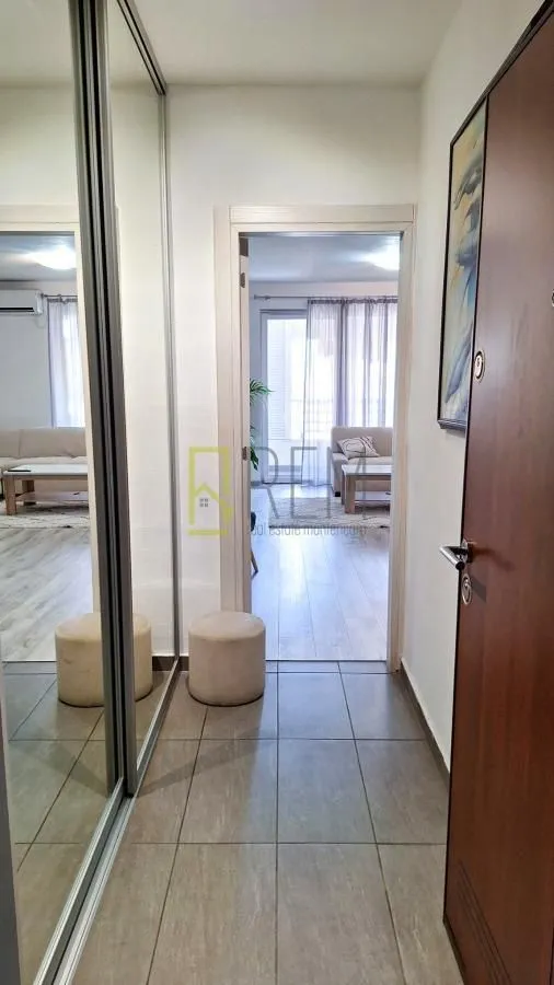 Prodaja, dvosoban stan, 72m², Lepa Kata, Podgorica
