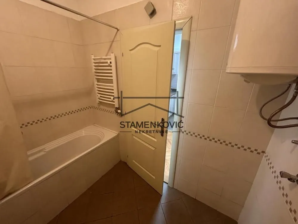 Prodaja, jednosoban stan, 46m², Bulevar Oslobodjenja, Novi Sad Sve Podlokacije
