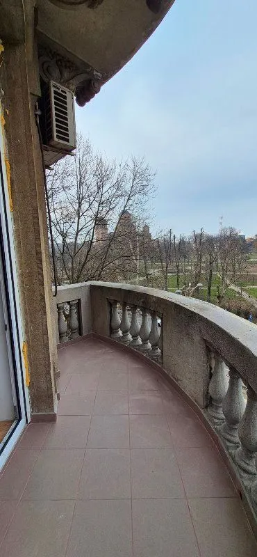 Izdavanje, četvorosoban stan, 144m², Vračar Sve Podlokacije, Beograd