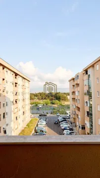 Pogled sa terase na okolne zgrade i parking. - image 13