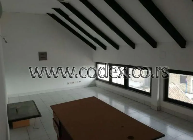 Izdavanje, poslovni prostor, 300m², Surčin, Beograd