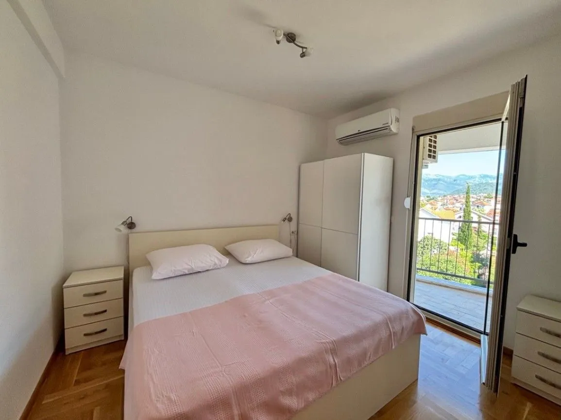 Prodaja, trosoban stan, 99m², Tivat, Crna Gora
