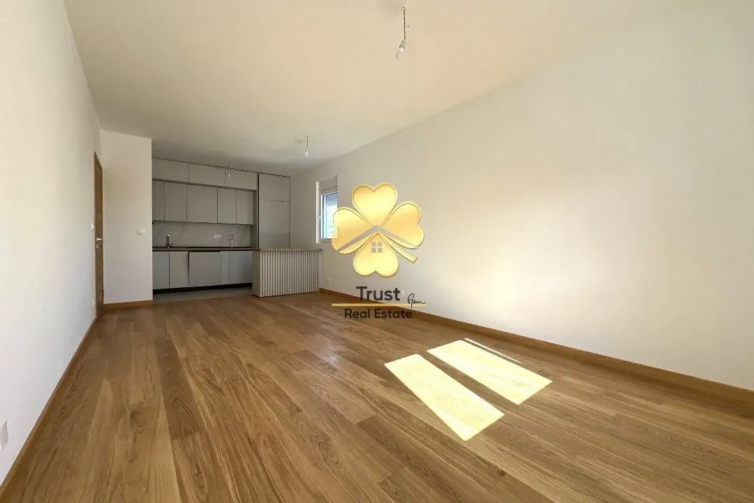 Izdavanje, dvosoban stan, 70m², New City, Podgorica