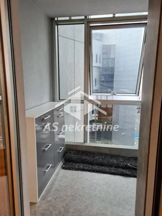 Izdavanje, trosoban stan, 82m², Vračar Hram, Vračar Sve Podlokacije