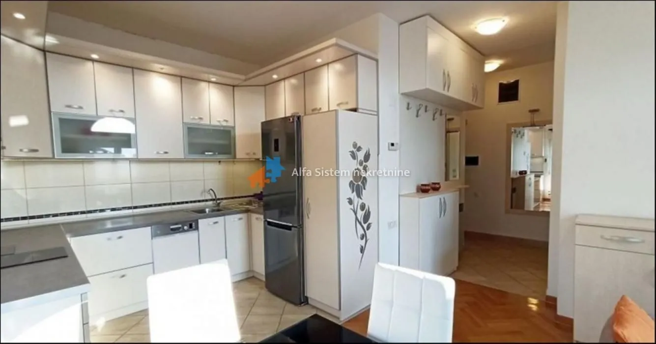 Izdavanje, stan, 44m², Vračar Sve Podlokacije, Beograd