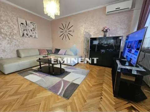 Izdavanje, trosoban stan, 86m2, Slavija, Vračar, Beograd Izdavanje, trosoban stan, 86m2, Slavija, Vračar, Beograd