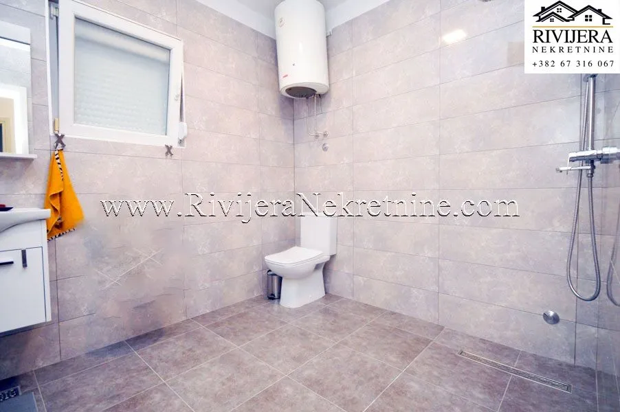 Prodaja, kuća, 130m², Centar, Tivat