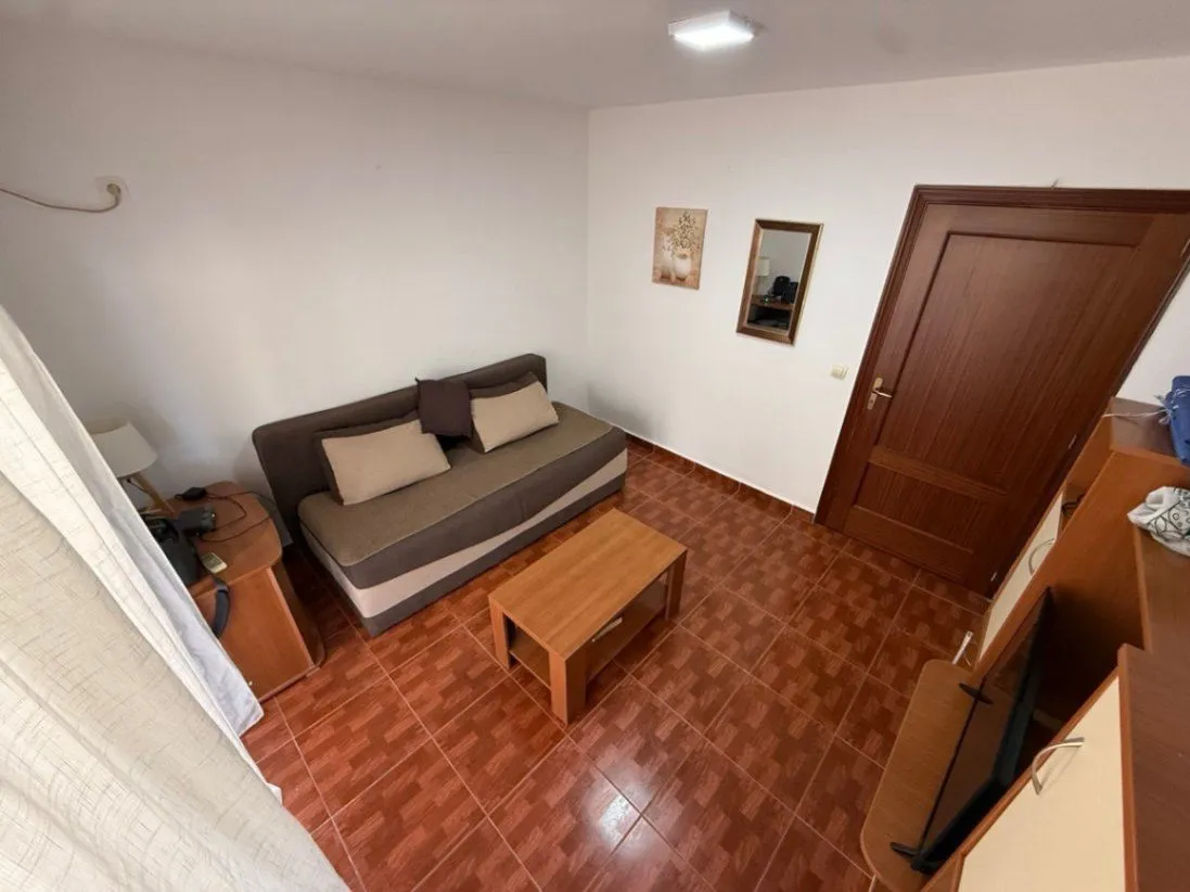 Izdavanje, jednosoban stan, 55m², Lazi, Budva