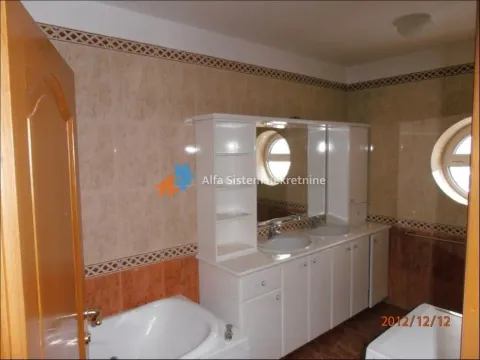 Rent, four bedroom apartment, 250m², Savski Venac, Beograd - image 13