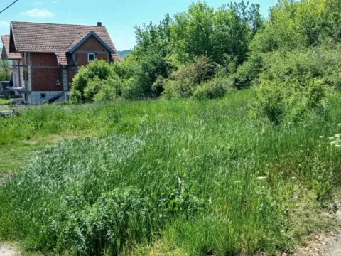 Zemljište in Mali Mokri Lug