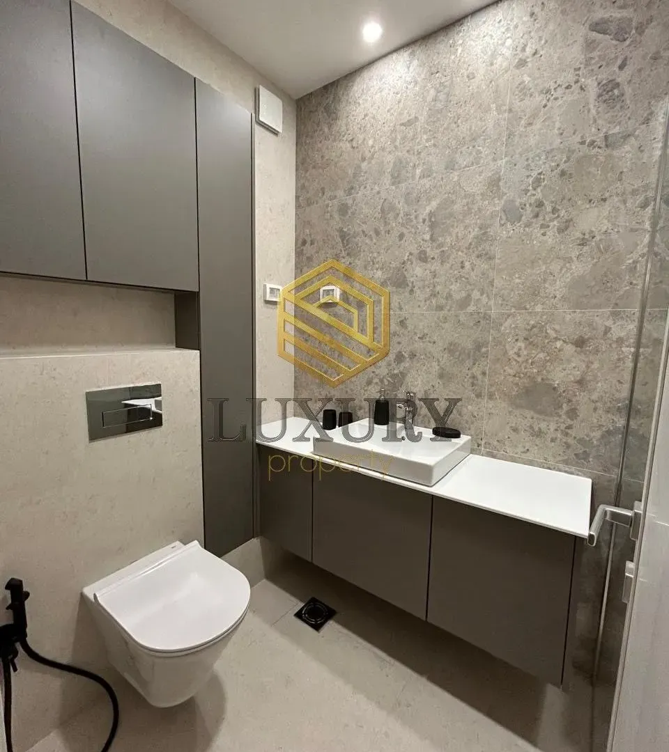Izdavanje, dvosoban stan, 108m², Central Point, Podgorica
