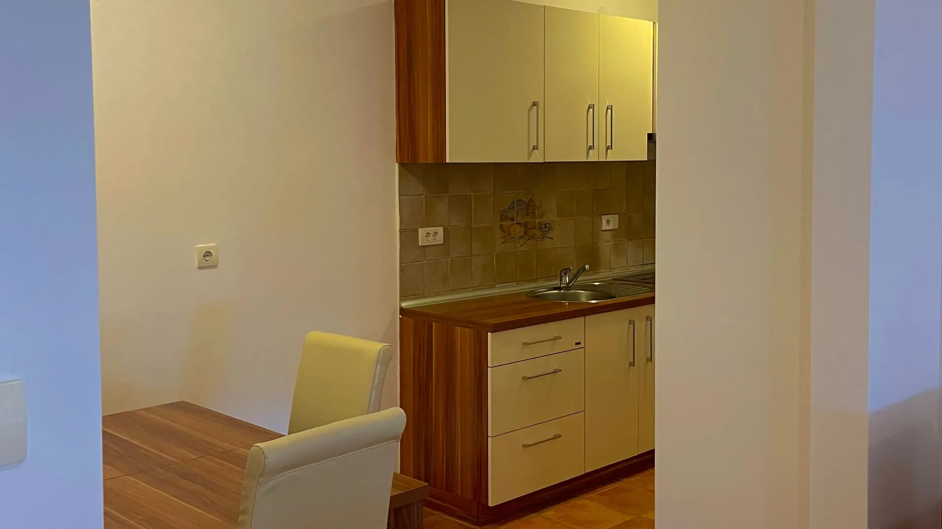 Izdavanje, jednosoban stan, 65m², Rozino, Budva