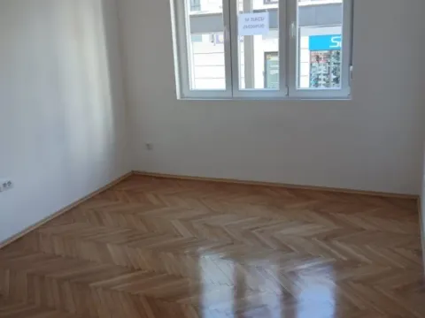 Izdavanje, dvosoban stan, 57m², Centar, Podgorica - image 8