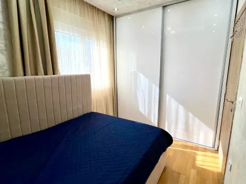 Izdavanje, trosoban stan, 70m², Stari Aerodrom, Podgorica - image 9