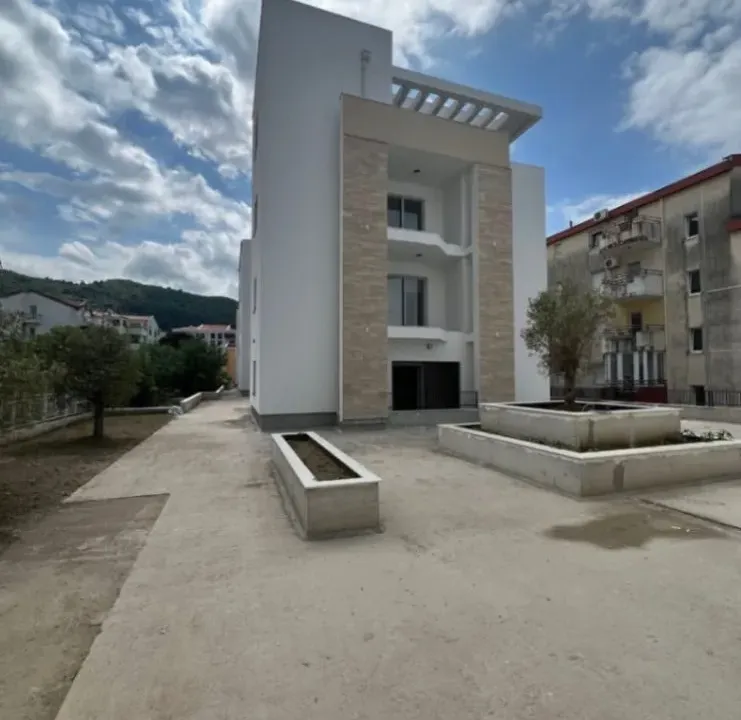 Sale, three bedroom apartment, 84m², Podmaine, Budva
