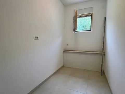 Rent, two bedroom apartment, 100m², Tivat, Crna Gora - image 20
