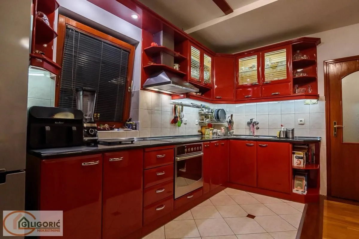 Sale, four bedroom apartment, 104m², Stari Grad, Beograd