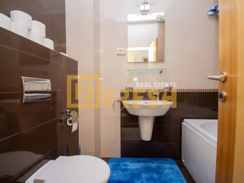 Izdavanje, trosoban stan, 100m², Blok 6, Podgorica - image 16