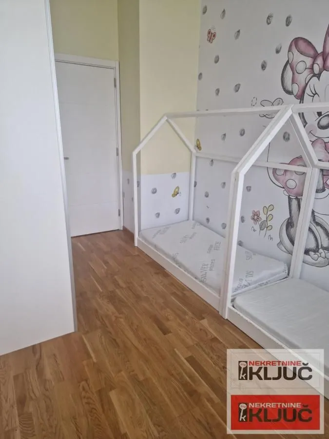 Izdavanje, dvosoban stan, 90m², Sajmište, Novi Sad