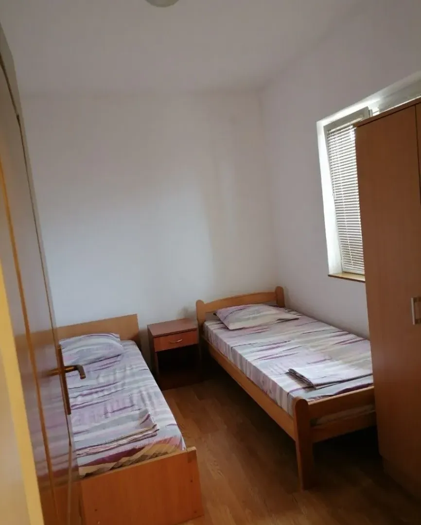 Rent, two bedroom apartment, 70m², Dobrota, Kotor