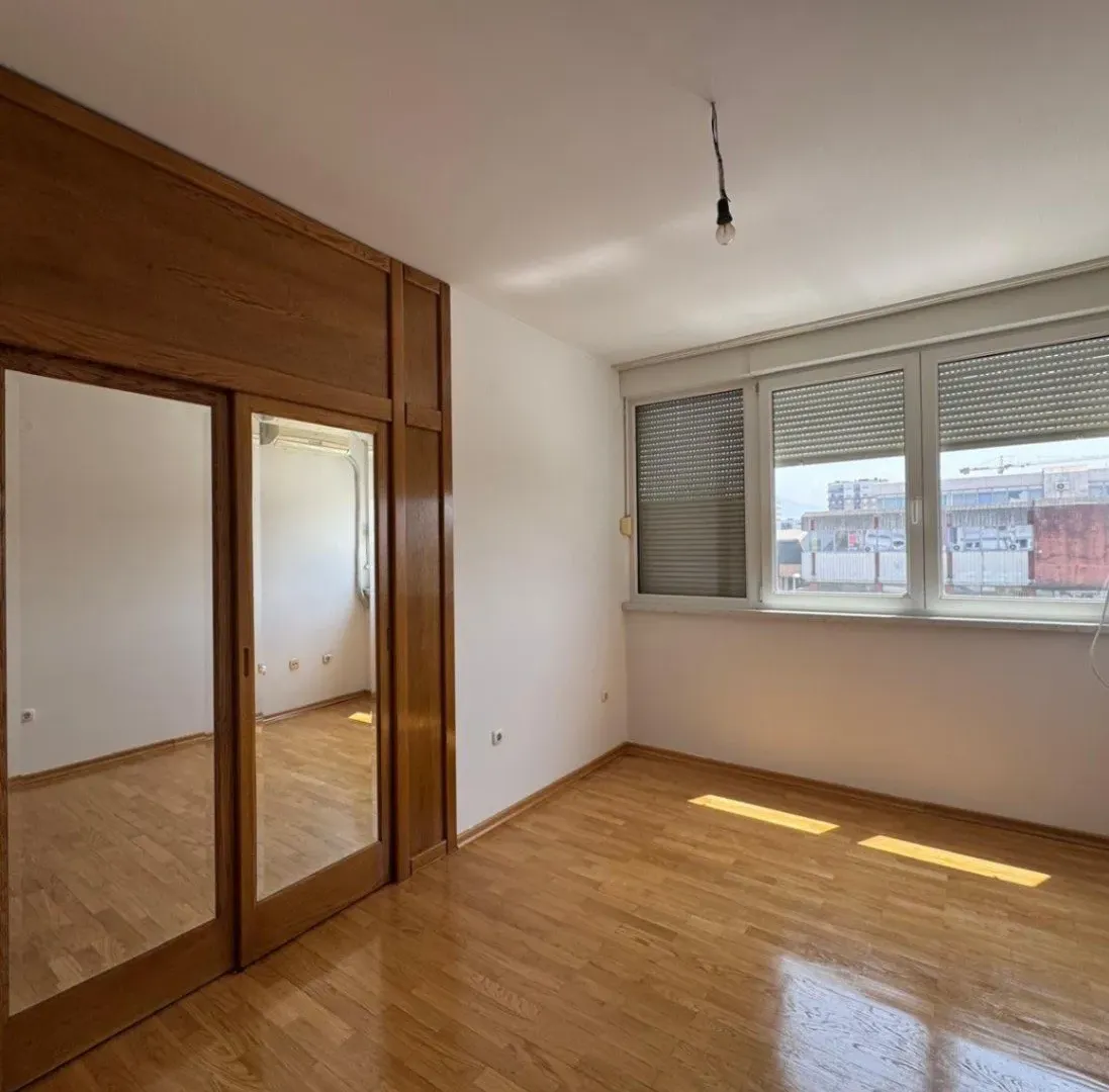 Rent, office space, 84m², Autobuska stanica, Podgorica
