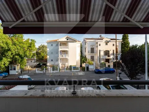 Izdavanje, četvorosoban stan, 170m², Gorica C, Podgorica - image 28