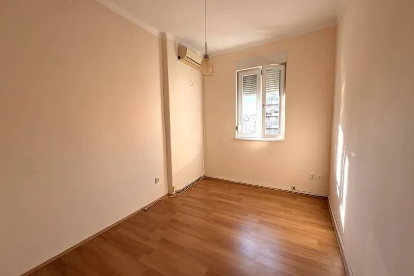 Izdavanje, dvosoban stan, 60m², Palilula Sve Podlokacije, Beograd