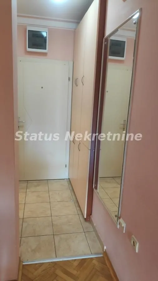 Izdavanje, garsonjera, 30m², Grbavica, Novi Sad Sve Podlokacije