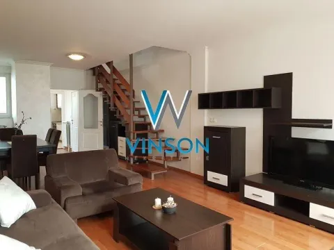Dnevna soba sa garniturom, TV komodom i stepeništem. - image 6