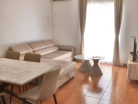 Izdavanje, trosoban stan, 110m², Seoce, Budva - image 2