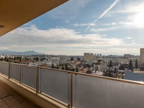 Rent, three bedroom apartment, 275m², Podgorica, Crna Gora - image 19