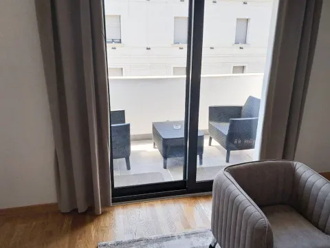Izdavanje, jednosoban stan, 68m², Centar, Podgorica - image 4