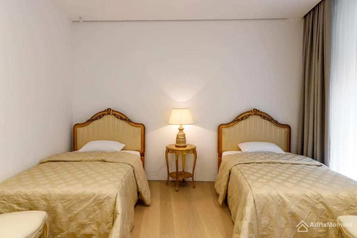 Prodaja, dvosoban stan, 178m², Centar, Budva