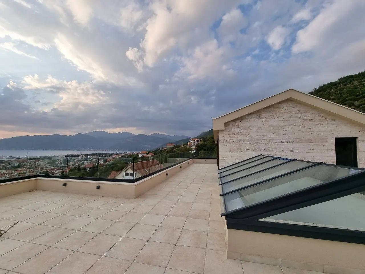 Sale, house, 490m², Tivat, Crna Gora