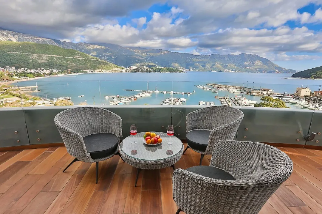 Rent, two bedroom apartment, 117m², Centar, Budva