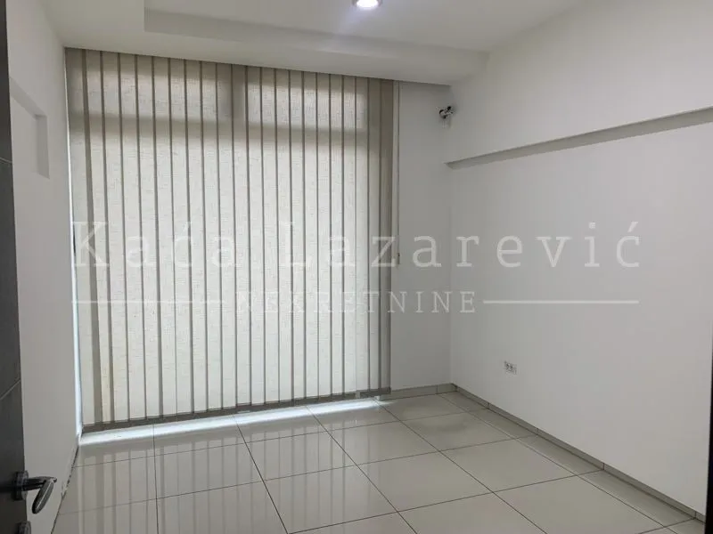 Rent, office space, 170m², Karaburma, Palilula Sve Podlokacije