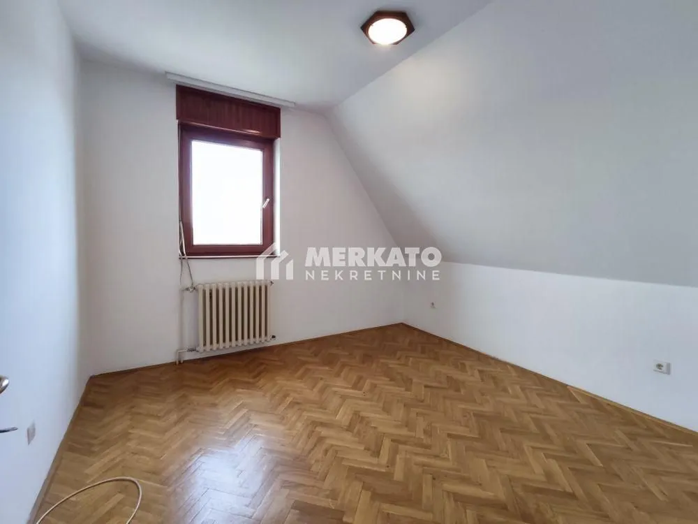 Prodaja, četvorosoban stan, 124m², Centar, Zrenjanin
