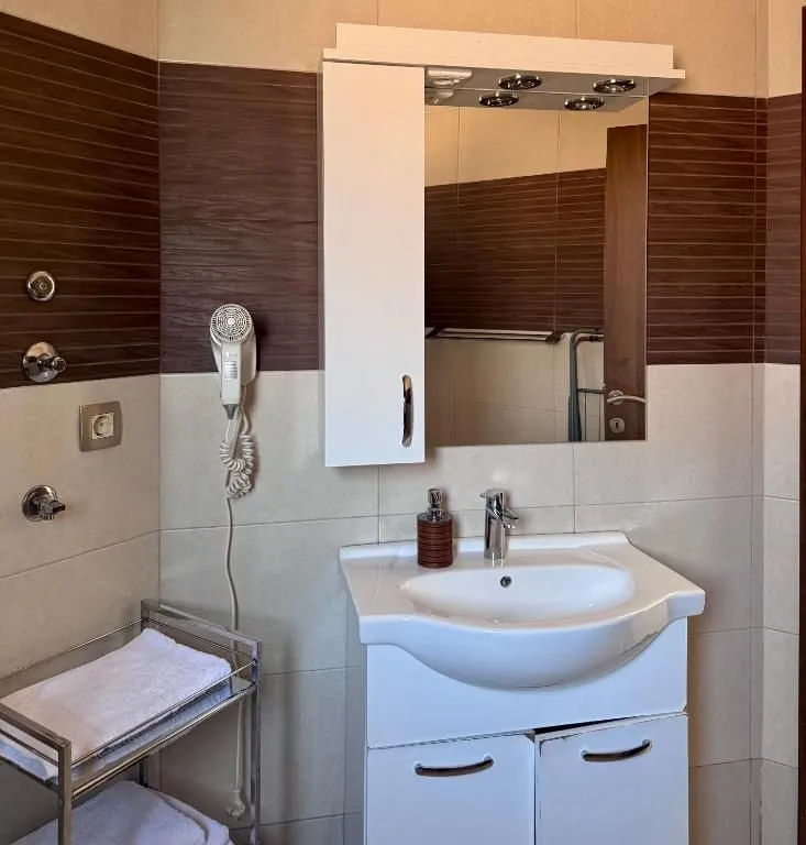 Rent, hospitality venue, 500m², Dobrota, Kotor
