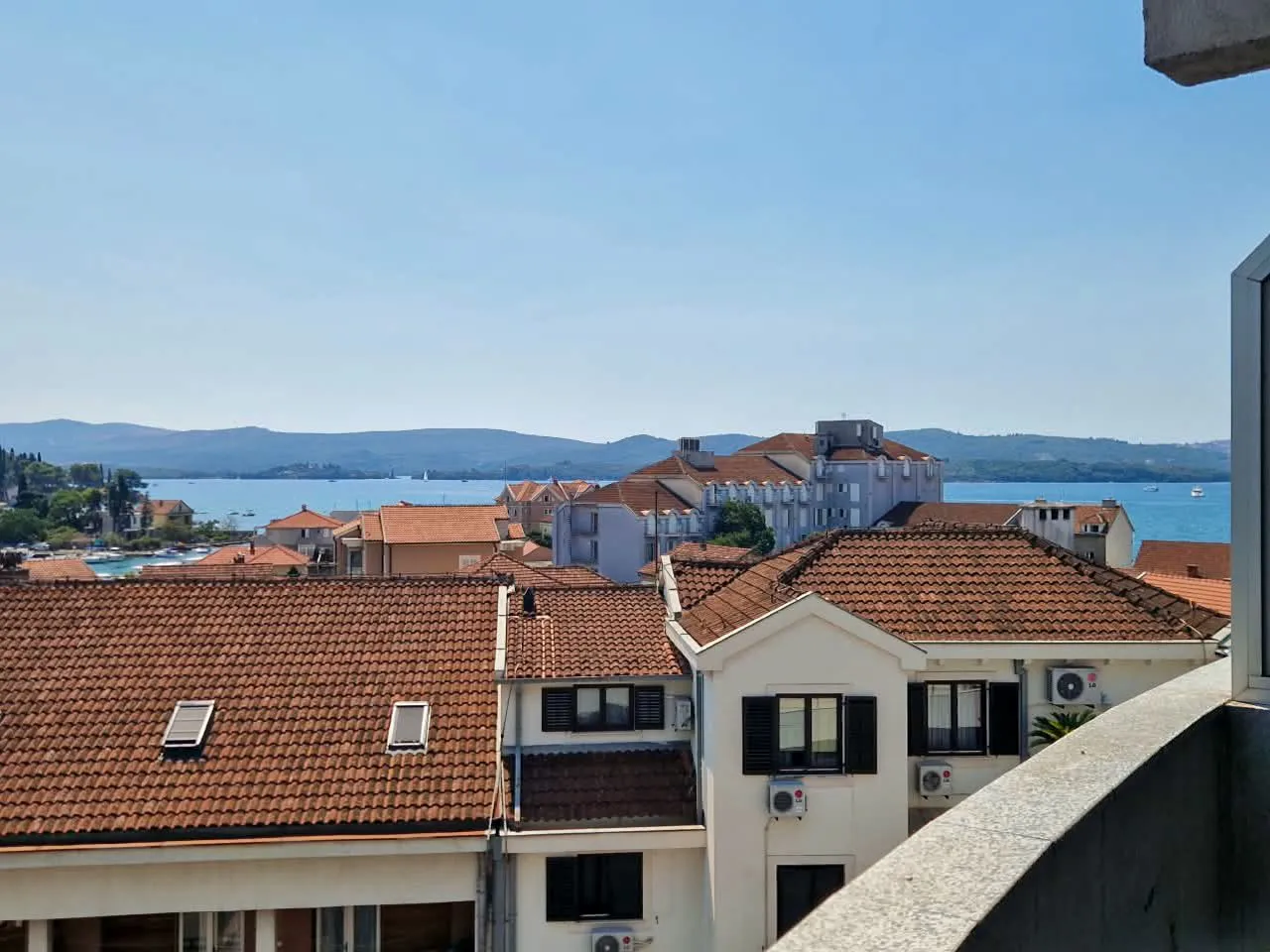 Izdavanje, jednosoban stan, 50m², Centar, Tivat