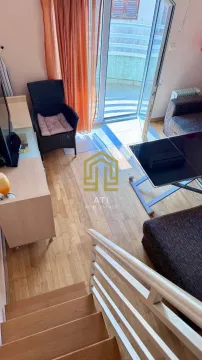 Dnevna soba sa izlazom na terasu i stepeništem. - image 7