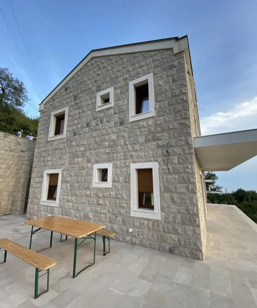 Sale, house, 400m², Bečići, Budva