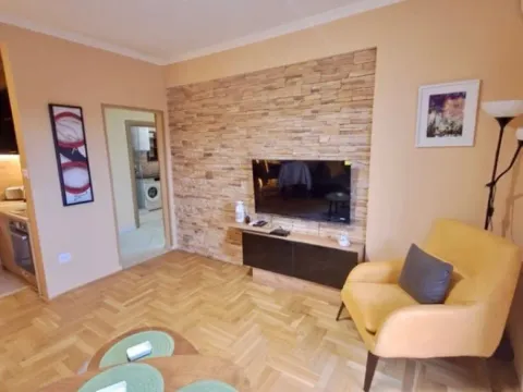 Izdavanje, dvosoban stan, 65m², City Kvart, Podgorica - image 4