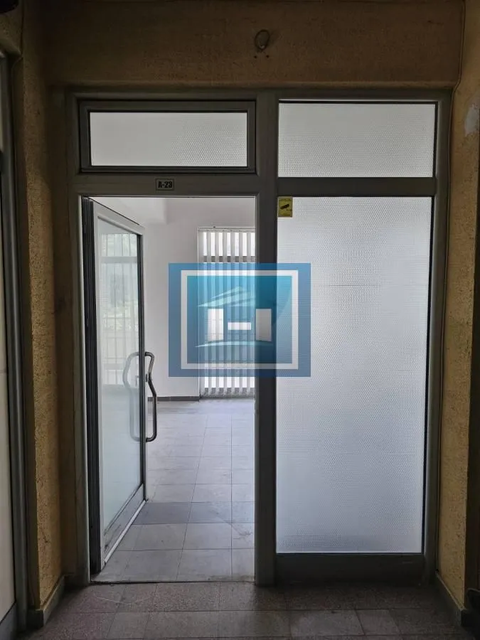 Izdavanje, poslovni prostor, 38m², Centar, Vranje